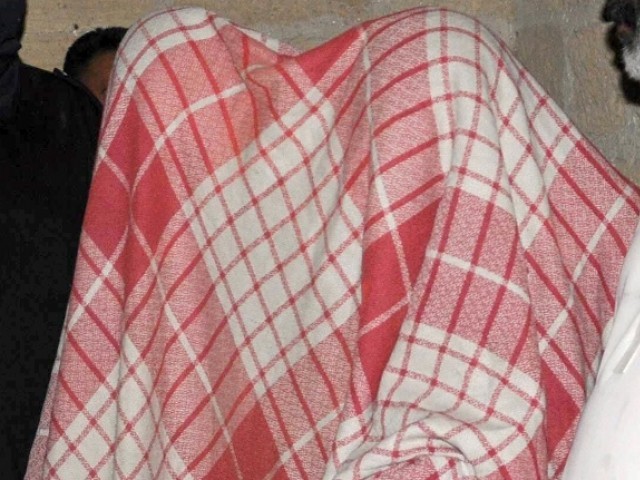 کراچی: 6 سالہ بچی سے زیادتی کے 2 ملزم جسمانی ریمانڈ پر پولیس کے حوالے