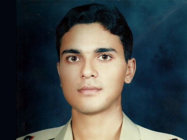 درہ آدم خیل میں شہید ہونے والے میجر جہانزیب مکمل فوجی اعزاز کے ساتھ سپرد خاک