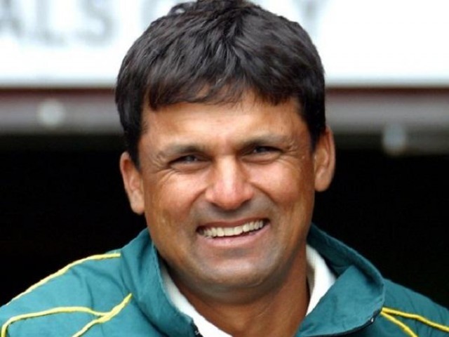 معین خان بھی کوچ کی دوڑ میں شامل، وسیم اکرم اور میانداد کی تائید حاصل