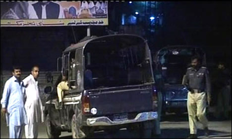 کراچی: بلدیہ ٹاؤن اور گارڈن میں پولیس کی کارروائی، 23 ملزمان گرفتار