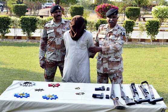 کراچی: سہراب گوٹھ میں رینجرز کا ٹارگٹڈ آپریشن، گارڈن میں کریکر حملہ، دو افراد زخمی