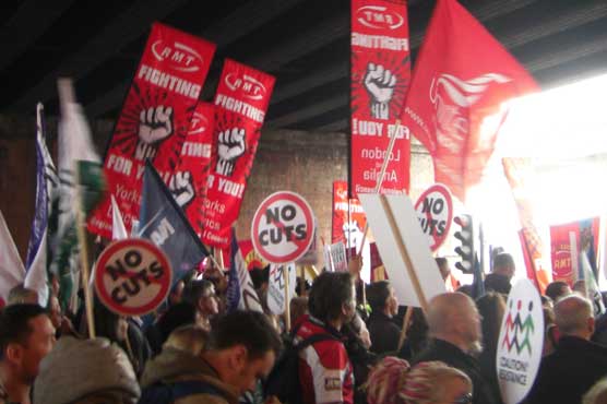 لندن: انڈر گراؤنڈ ٹرین سروس، ملازمین کو فارغ کرنے کے بعد عملے کی ہڑتال