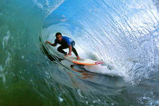 امریکہ میں سرفنگ کے شاندار اور حیران کن مقابلے