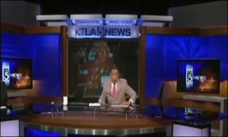 امریکا میں زلزلہ، خبریں پڑھتے اینکرز حواس باختہ، میز کے نیچے جا چھپے