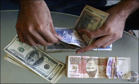 انٹربینک میں ایک ڈالر 98 روپے95 پیسے کا ہو گیا