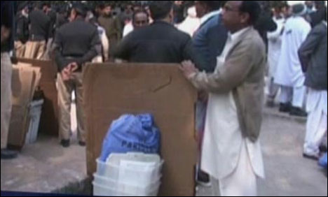 جھنگ کے حلقے پی پی 81 شاہ جیونا میں ضمنی انتخاب آج ہوگا