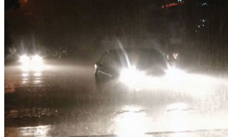 لاہور میں تیز بارش سے حادثات، ایک شخص جاں بحق، 7 زخمی