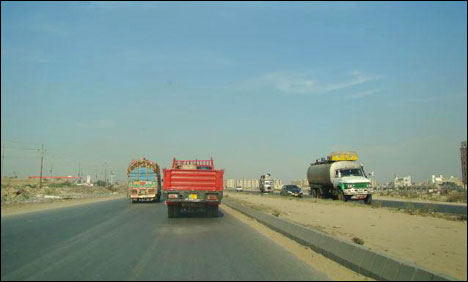 کراچی : سپرہائی وے لنک روڈ کے قریب پولیس مقابلہ، 2  ڈاکو ہلاک