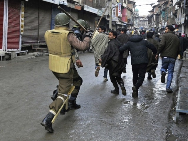 مقبوضہ کشمیر؛ مجاہدین سے جھڑپ میں 2  بھارتی فوجیوں سمیت  4 افراد ہلاک