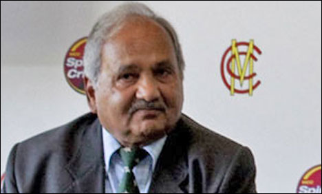 سابق آل راؤنڈر مشتاق محمدکے کیریئر پر ایک نظر