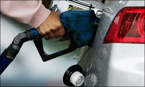 روپے کی قدر بڑھنے سے اگلے ماہ پٹرولیم مصنوعات سستی ہونے کا امکان