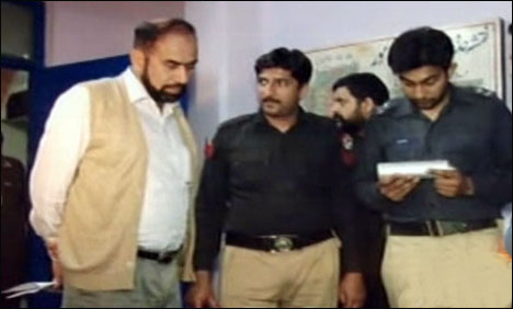 مصری شاہ لاہور میں پولیس کا چھاپہ، 13 بارودی سرنگیں برآمد