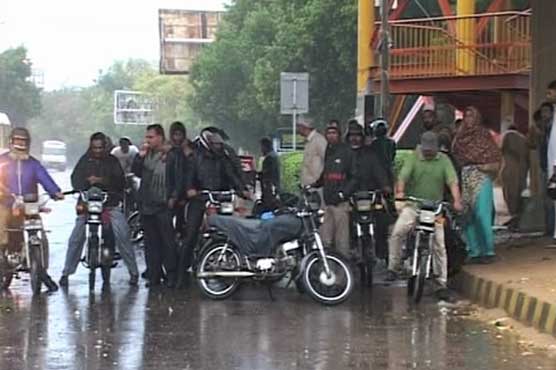 کراچی سمیت اندرون سندھ، ملتان میں بارش، پنجاب میں بھی رم جھم متوقع