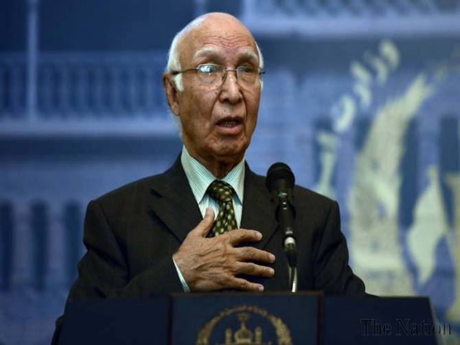 حکومت اپنی رٹ قائم کر کے رہے گی: سرتاج عزیز