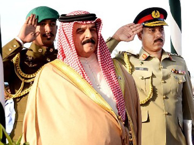 بحرین کے شاہ شیخ حمد بن عیسیٰ کا جی ایچ کیو کا دورہ، وزیراعظم نے استقبال کیا