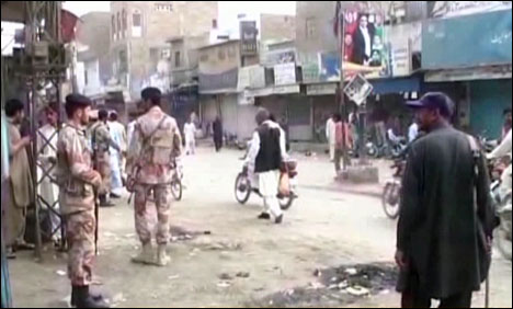 لاڑکانہ میں مقدس اوراق کی بے حرمتی کے خلاف ہڑتال