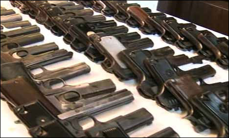 کراچی: 5 لاکھ سے زائد اسلحہ لائسنس کمپیوٹرائزڈ نہ ہوسکے