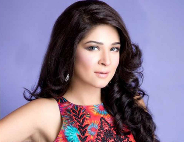 مصرفیات کے باوجود جلد مداحوں کو سرپرائز دوں گی :عائشہ عمر