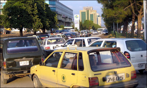 پنجاب میں سی این جی کی فراہمی، کم پریشر کا رونا بھی جاری