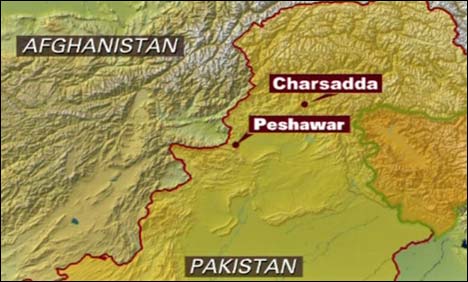 چارسدہ:  دستی بم سے حملہ ، دو خواتین سمیت  4 افراد  زخمی