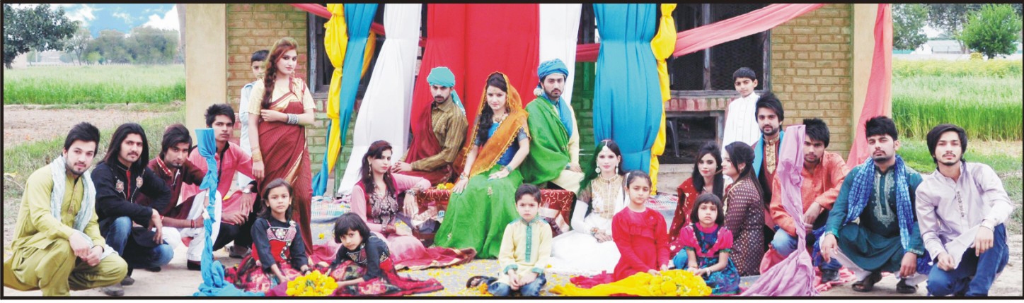 جشن بہاراں 2014 کے موقع پر پرانے رنگدار ملبوسات