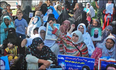 اسلام آباد کے ڈی چوک پر لاپتا افراد کی رہائی کے لئے مظاہرین کا احتجاج