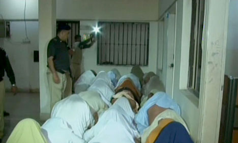 کراچی: دہلی کالونی میں سرچ آپریشن، 40 افراد زیرحراست