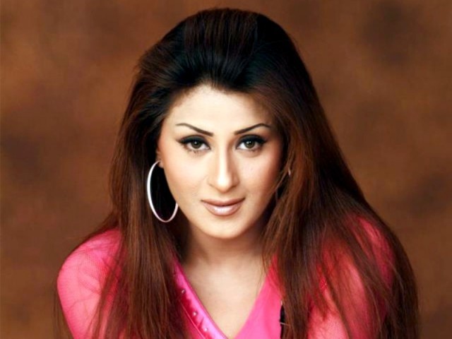 لیلیٰ نے خود کو فٹ رکھنے کے لیے ورزش شروع کر دی