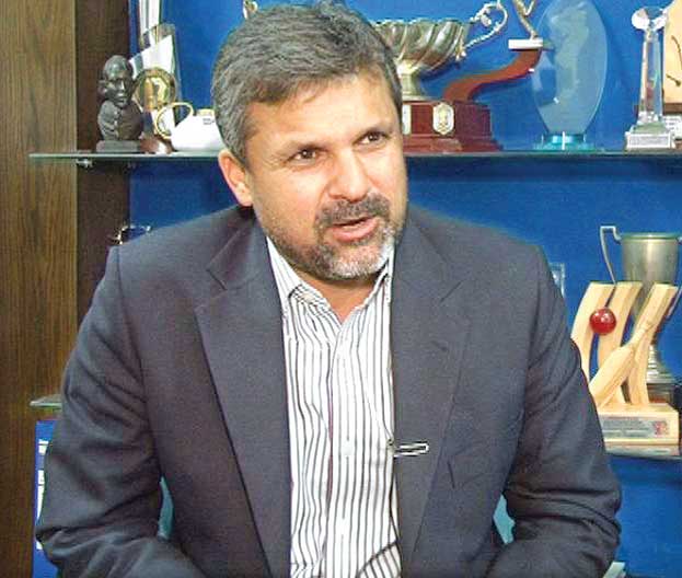 سابق  کرکٹر  شاہد نذیر  کا  معین خان  کو عدالت  لے  جانے  کا  اعلان