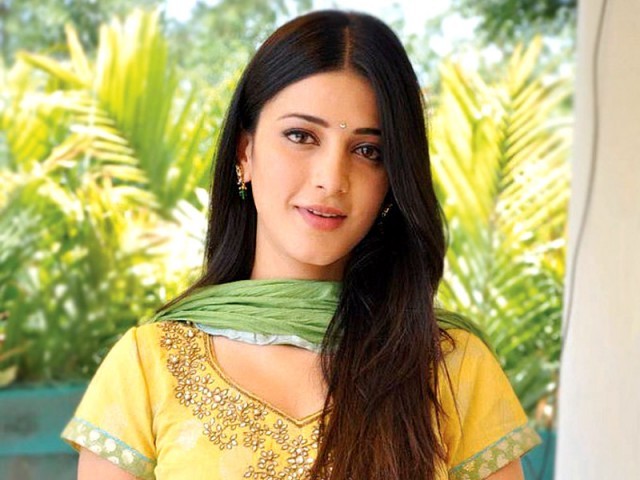 شروتی ہاسن ’’بچھڑے سبھی باری باری‘‘ میں دہرے کردار میں نظر آئیں گی