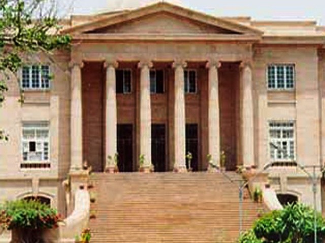 سندھ ہائیکورٹ نے کلفٹن فلائی اوور اور انڈر پاس کیخلاف حکم امتناع معطل کردیا