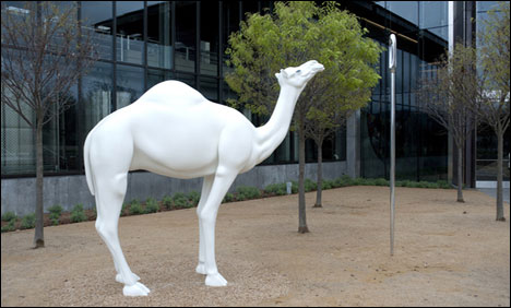 امریکا پاکستان میں سفارت خانے کیلئے4لاکھ ڈالر کا اونٹ کا مجسمہ خریدے گا