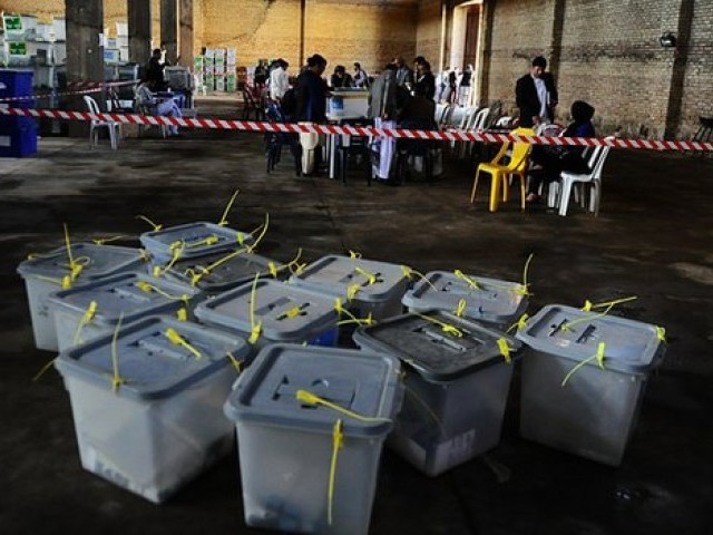 دھاندلی الزامات پر افغان الیکشن کمیشن کے 5 ہزار سے زائد ارکان برطرف