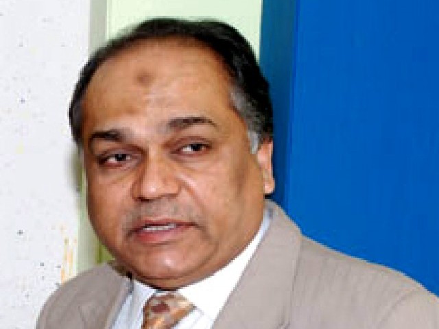 شاہراہ فیصل سے سیاسی جماعتوں کے پرچم ہٹانے کی ہدایت