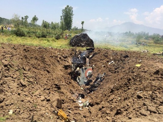 مقبوضہ جموں کشمیر میں بھارتی فضائیہ کا لڑاکا طیارہ گر کر تباہ، پائلٹ ہلاک