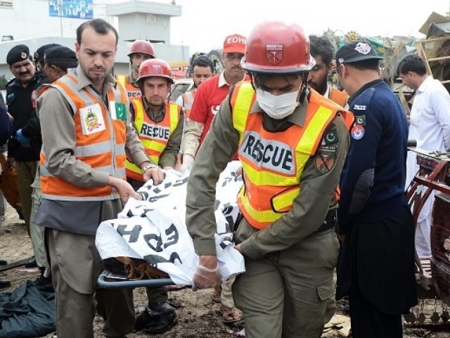 بورے والا میں تیز رفتارمسافر وین ٹرک سے جا ٹکرائی،   10  افراد جاں بحق،  20  زخمی