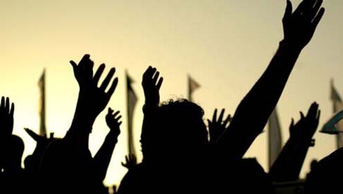 کلرکوں کا مطالبات کے حق میں جھنگ روڈ پر احتجاجی مظاہرہ