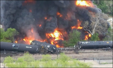 ورجینیا میں تیل لے جانے والی مال گاڑی پٹڑی سے اترگئی