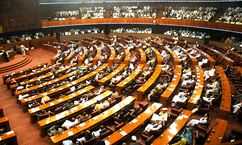 حکومت کا فوج کے ساتھ جاری مسائل پر بات کرنے سے گریز