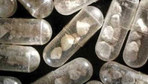 ابو ظہبی جانیوالے مسافر کے پیٹ سے ہیروئن بھرے 100 کیپسول برآمد