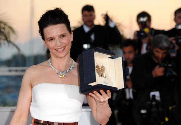 کانز فیسٹول، فرانسیسی اداکارہ کی شرکت سے ریڈ کارپٹ جگمگا اُٹھا