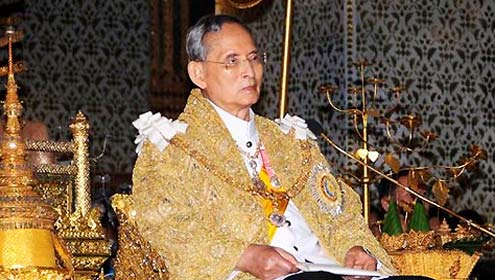 تھائی بادشاہ نے فوج کو حکومت کا اختیار دیدیا