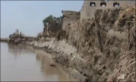 مظفرگڑھ میں دریائے سندھ کا کٹاوٴ شدید، کئی بستیاں دریا بْرد