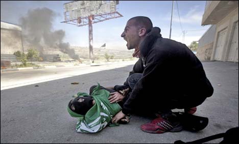 اسرائیلی فوج کی سفاکی،  2  نہتے فلسطینی نوجوانوں کو مارڈالا