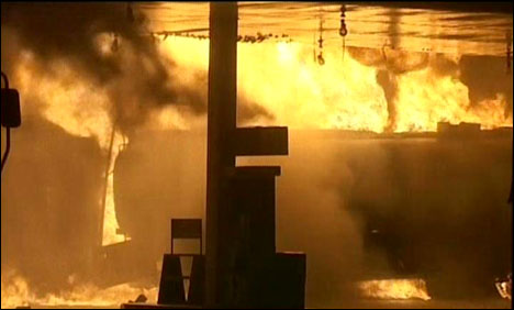 سرگودھا: پیٹرول پمپ میں آگ، 3 افراد زخمی، 6 رکشے جل گئے