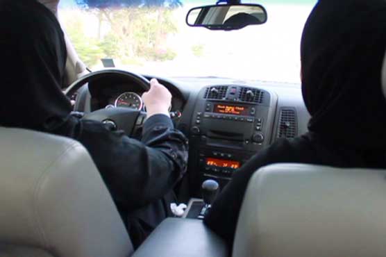 سعودی عرب:  ڈرائیونگ  کرنے پر شوہر نے بیوی کو طلاق دیدی