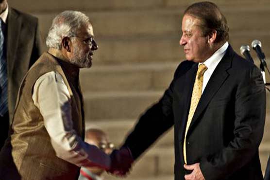 نریندرا مودی بھارت کے وزیراعظم بن گئے, تقریب حلف برداری میں نواز شریف سے مصافحہ