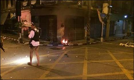 بنکاک : حکومت مخالف مظاہرین کیمپ پر بم حملے، دو افراد جاں بحق ، 21 زخمی