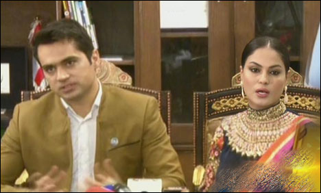 وینا پر فلموں میں کام کرنے پر پابندی نہیں لگائی، اسد خٹک