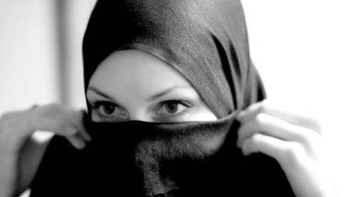 سعودی عرب:  سعودی عرب میں فیشن شاپس پر خواتین ورکرز کو حجاب کی ہدایت